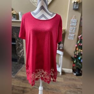 Plus size 18/20 knit shirt with pattern cut out bottom